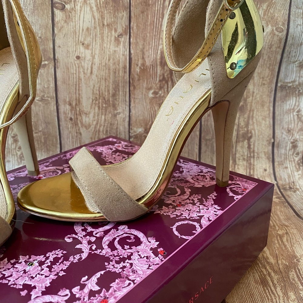 liliana nude and gold heel from Venus
